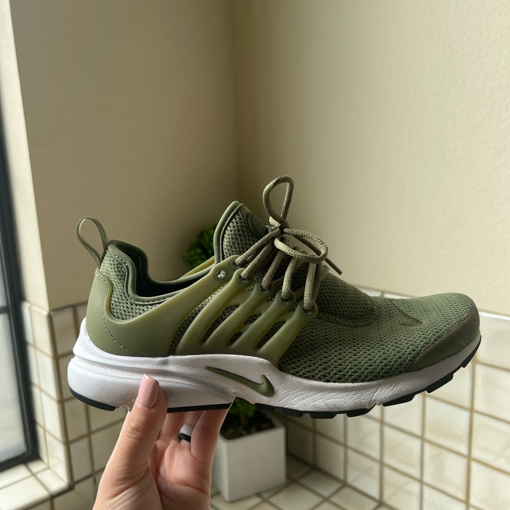 Nike Presto (Olive Green) Size 7 in Women